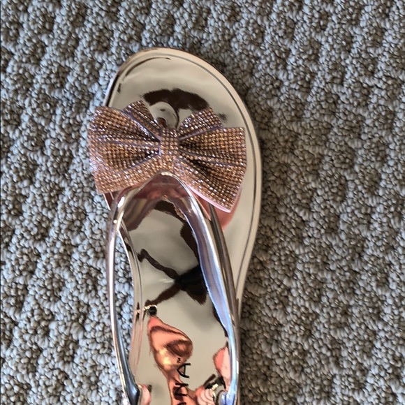 Brand new Rose gold sparkle bowed sandals!  Gorge! - Picture 2 of 8
